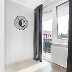 Apartment Oscar Rewal