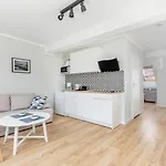 Apartment Oscar Rewal