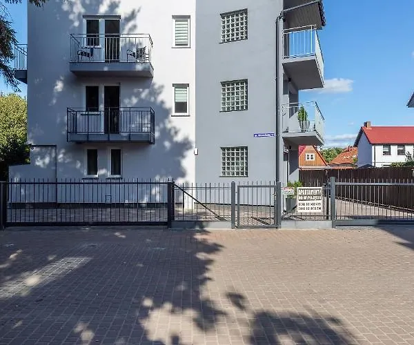 アパート Oscar レバル