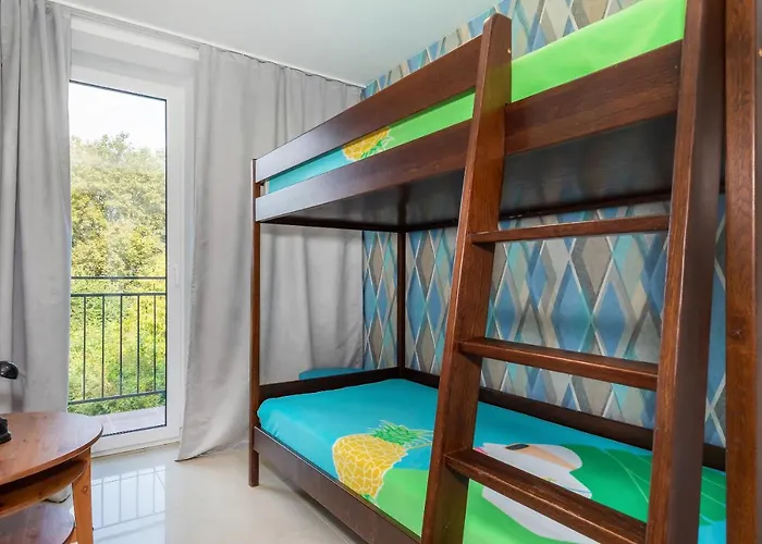 アパート Oscar レバル