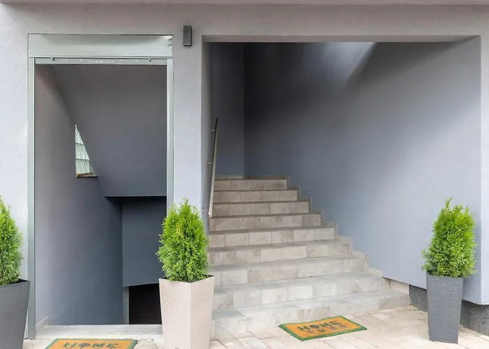 アパート Oscar レバル