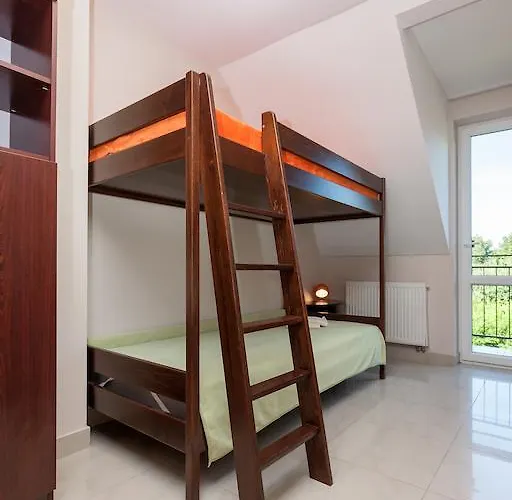 アパート Oscar レバル